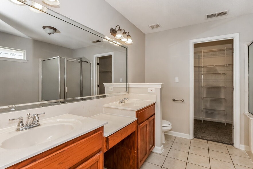Building Photo - 2865 Pinnacle Dr