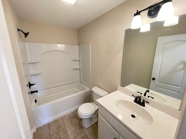 Building Photo - White House townhome- lawn care included, 1 car garage!