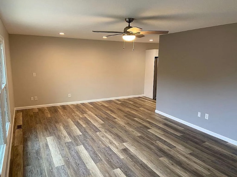 Building Photo - 107 Pebblebrook St