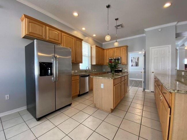 Building Photo - 10885 Piping Rock Cir
