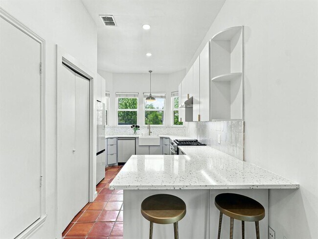 Building Photo - 3004 Jubilee Trail
