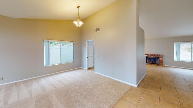 Building Photo - Spacious 4BR/2.5BA Single Level Home in Oc...