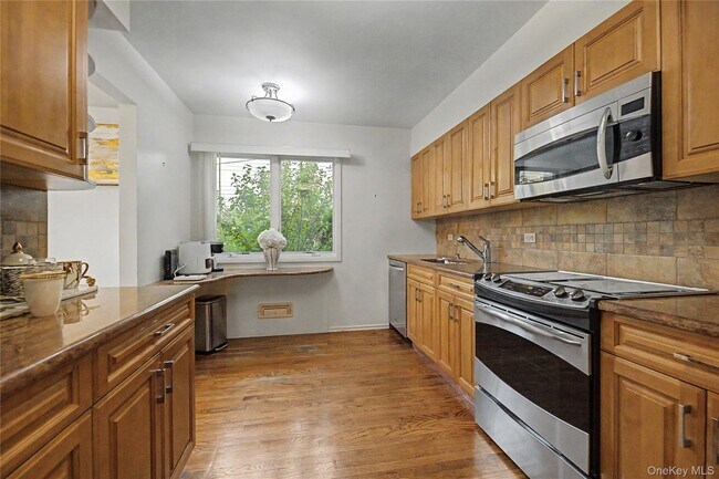 Building Photo - 6 Westwind Rd