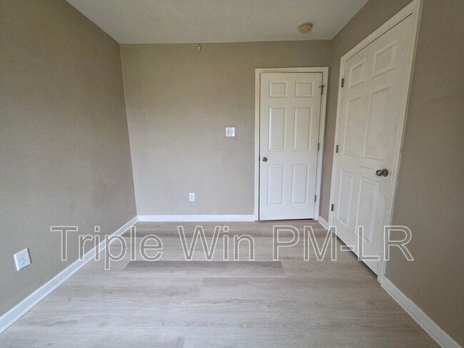 Building Photo - 12 Gold Meadow Loop