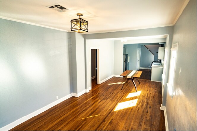 Building Photo - 2208 E 13th St