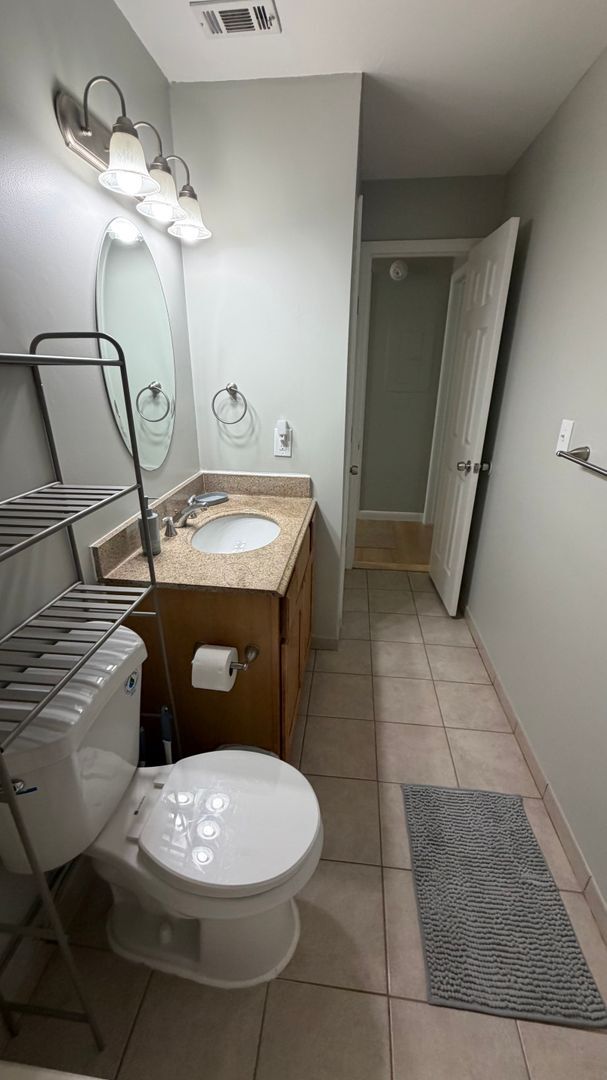 Building Photo - 3600 Thomas Dr