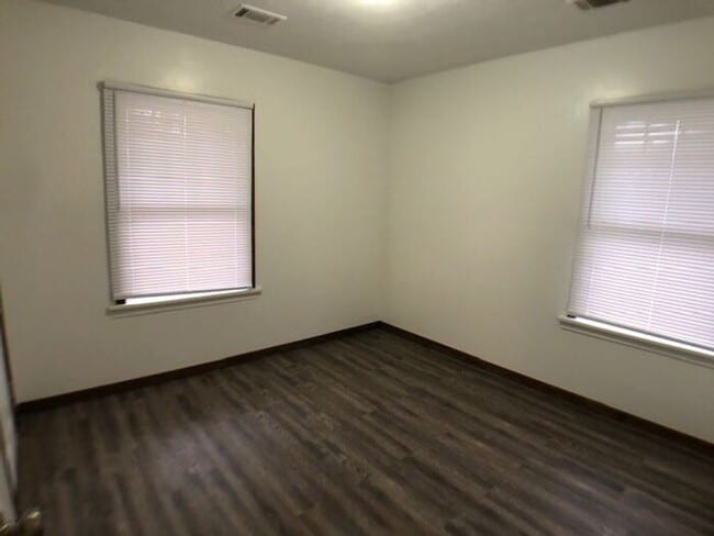 Building Photo - 3 Bedroom apartment in Niles!