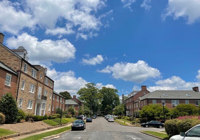 Thornhill Road - 2851 Thornhill Rd