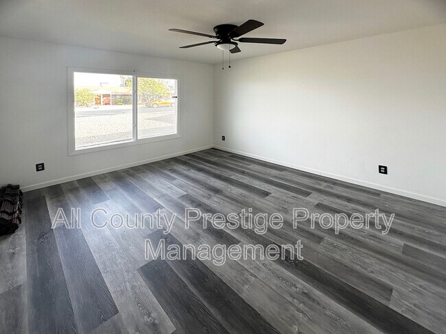 Building Photo - 3459 W Dailey St