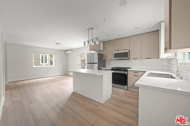 Building Photo - 1317 Punta Gorda St