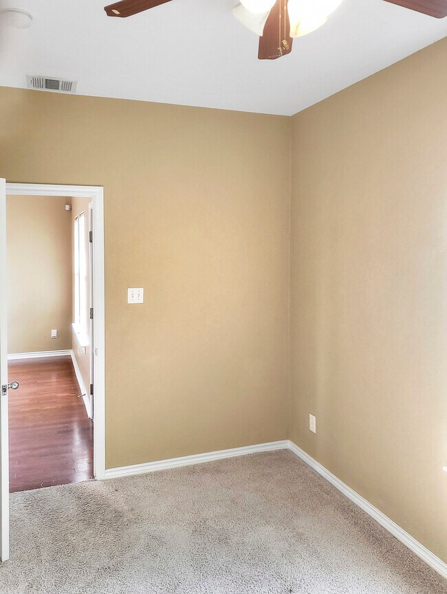 Building Photo - 1710 Ulit Ave