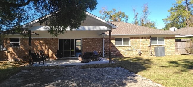 Building Photo - 11123 Hazelhurst Dr