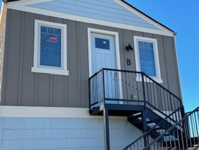 Building Photo - Bungalow for Rent
