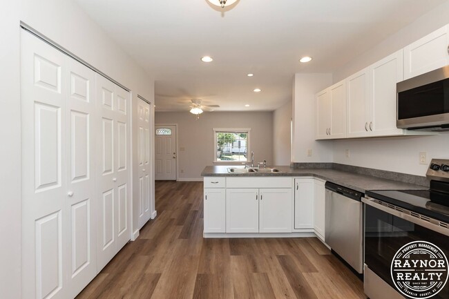 Building Photo - Practically New!