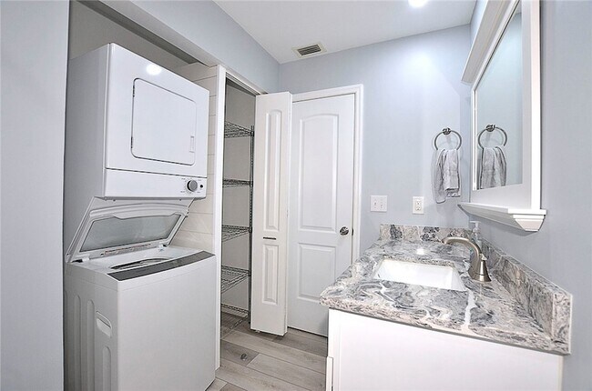 Building Photo - 50 Woodland Dr