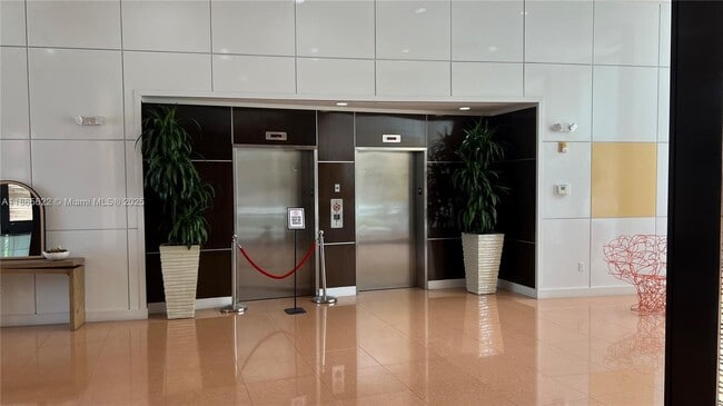 Building Photo - 2775 NE 187th St