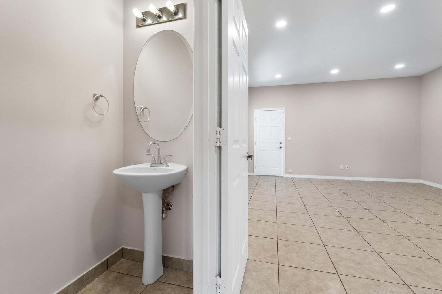Building Photo - 3051 Grandiflora Dr