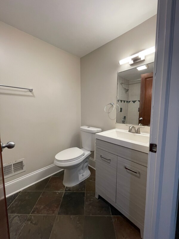 Building Photo - 1427 N Sedgwick St