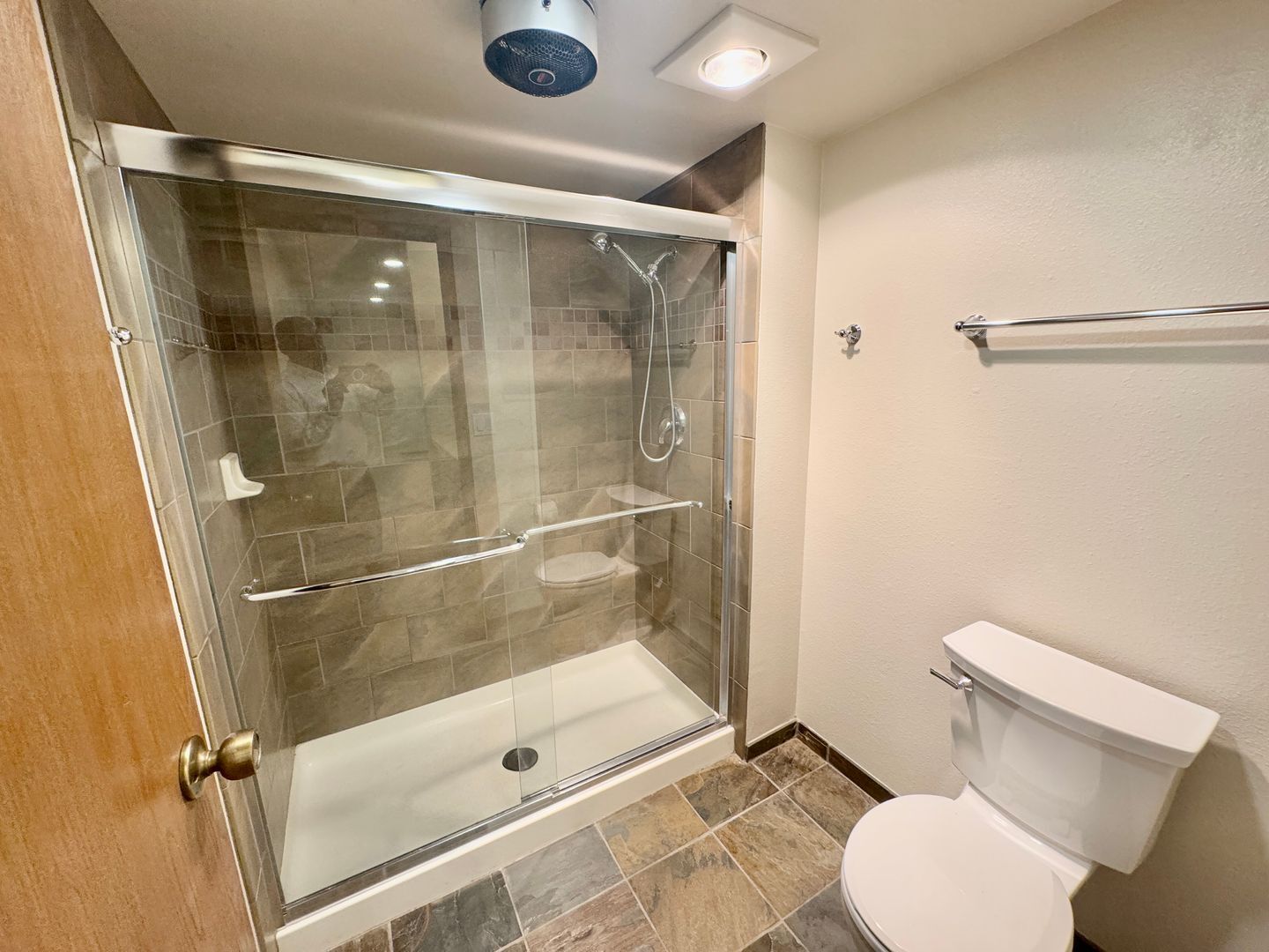Building Photo - Move-in Special…..Four Weeks Free!!!