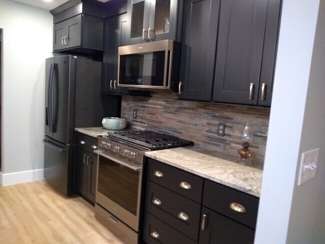 2 microwaves - 21253 Lake George Blvd