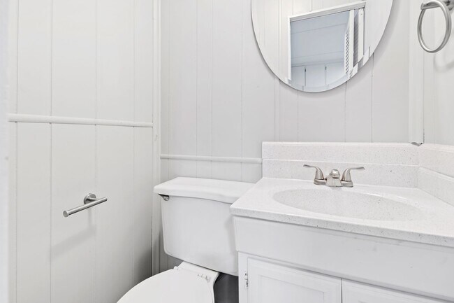 Building Photo - Charming 3BR Ranch Home Minutes from Downtown Smithfield!