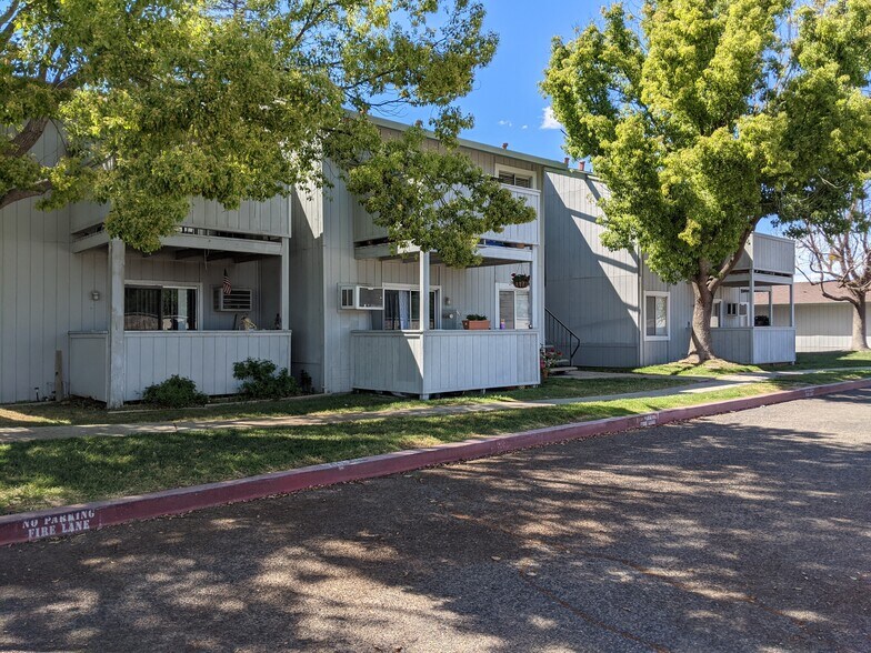 Exterior - 425 E Alameda St