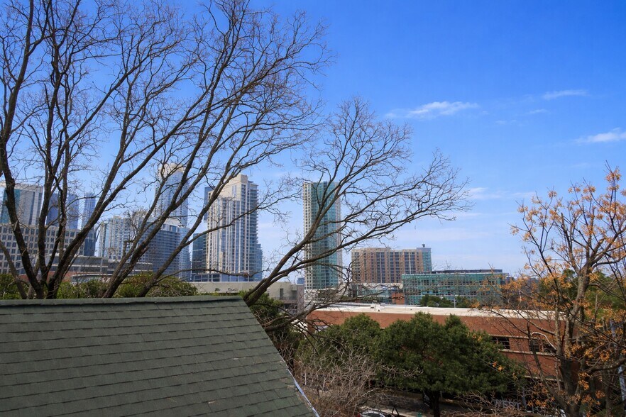 Building Photo - 1106 W 6th St