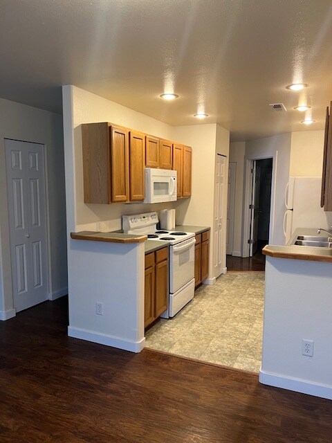 Building Photo - 113 Skeels Ave