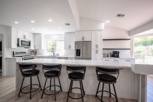 Building Photo - Sun CIty Summerlin 55+, Highly Upgraded, S...