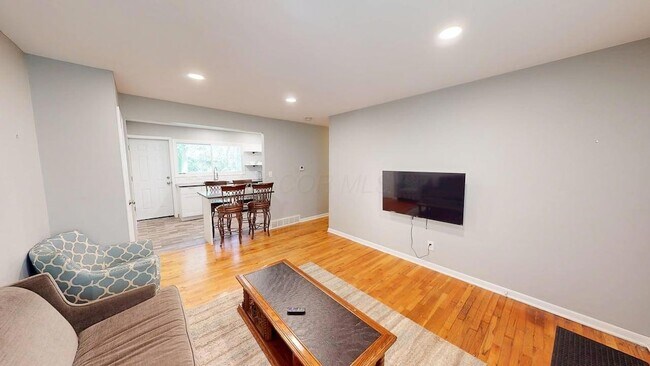 Building Photo - 32 Marion St