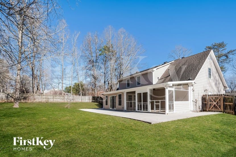 Building Photo - 6700 River Hills Dr