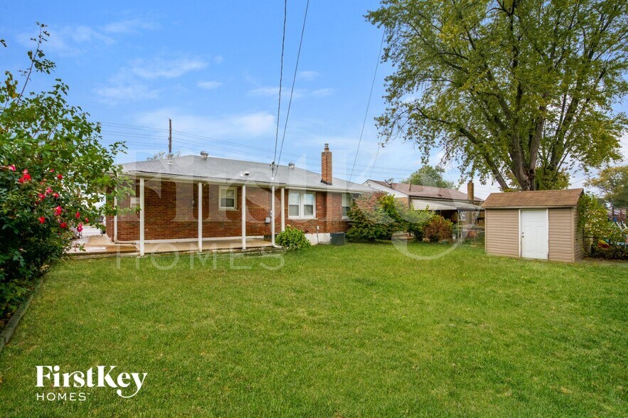 Building Photo - 9946 MacKenzie Rd