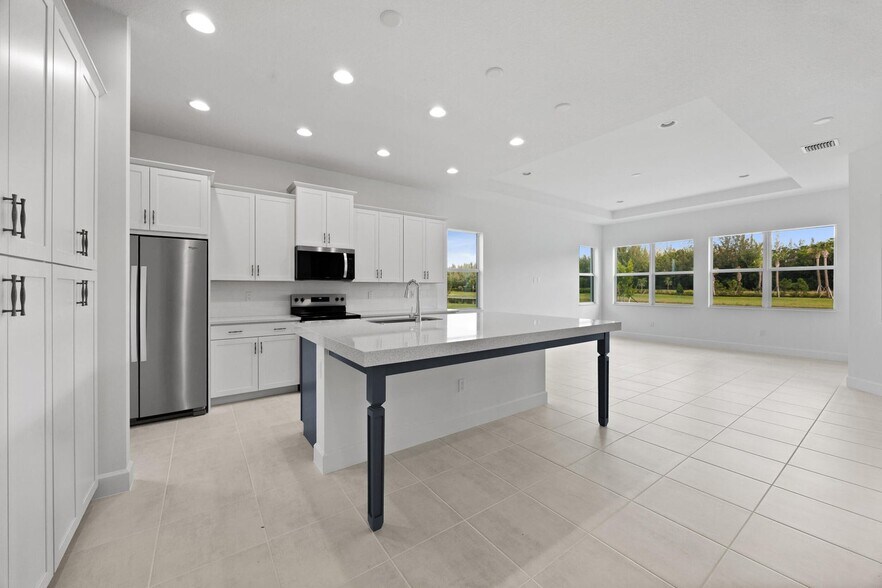 Building Photo - 15144 Wildwood Cir