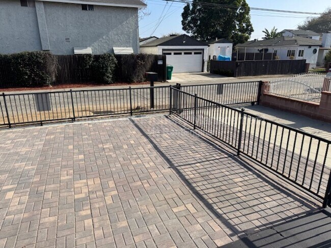 Building Photo - 3211 Park Ln