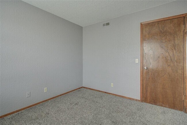 Building Photo - 3200 W Britton Rd