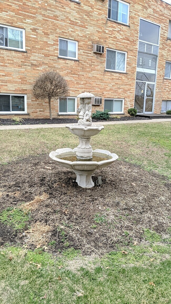 Bird Bath - 3339 Epworth Ave