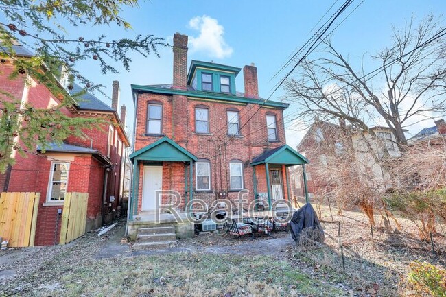 Building Photo - 1458 Bryden Rd
