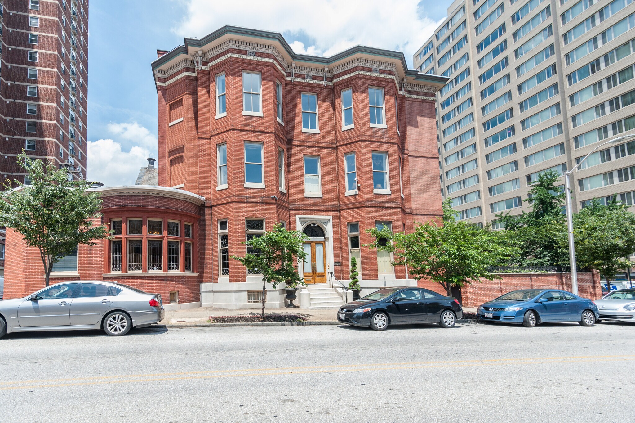 Building Photo - 106 E Chase St