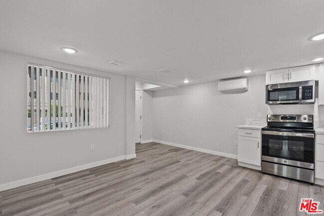 Building Photo - 15286 Sutton St