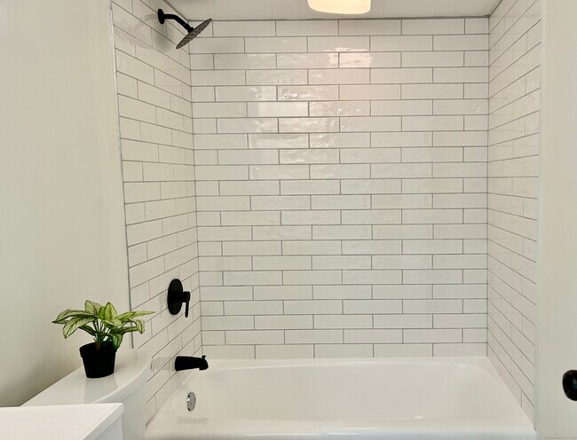 Building Photo - 114 Heritage Vlg