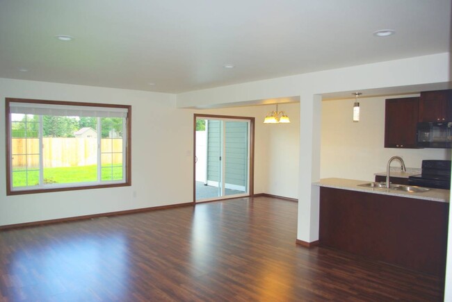 Building Photo - 2025 Aaron Dr