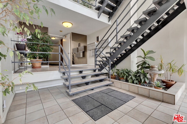 Building Photo - 7949 Selma Ave