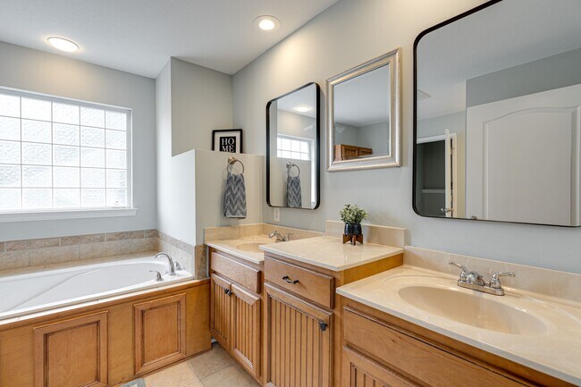 Building Photo - 3BR 2BA