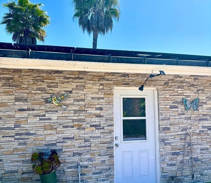 Primary Photo - 99 Pepper Tree Rd