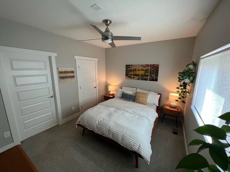 Master Bedroom with walk in closet and connected bathroom - 2860 W Parkside Pl