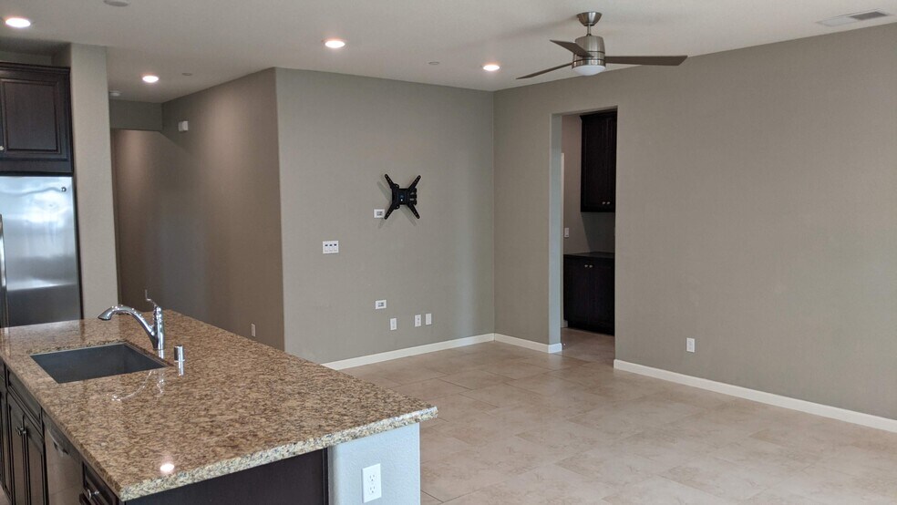 Building Photo - 6011 Terra Ln