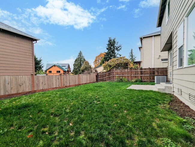 Building Photo - **Move-In Special** Stunning 5 bed, 2.5 ba...