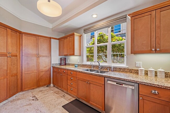 Building Photo - 3-bedroom, 2.5-bath unit | Kai Malu