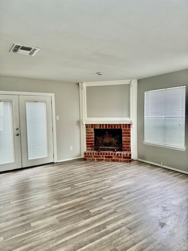 Building Photo - New Rental! 2-Story Townhome in Calallen –...