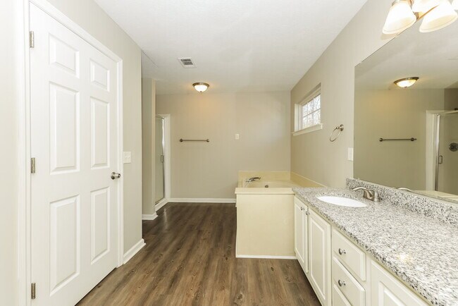 Building Photo - 4816 Aaron Dr